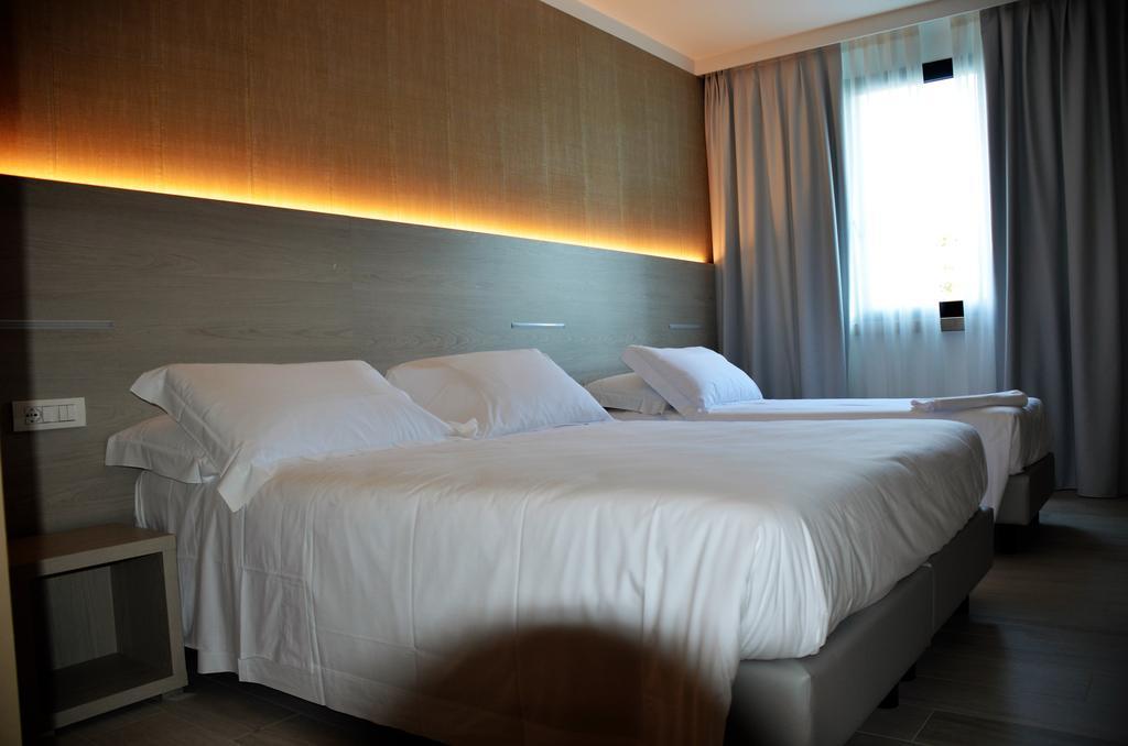 Hotel San Marco Peschiera del Garda Bagian luar foto