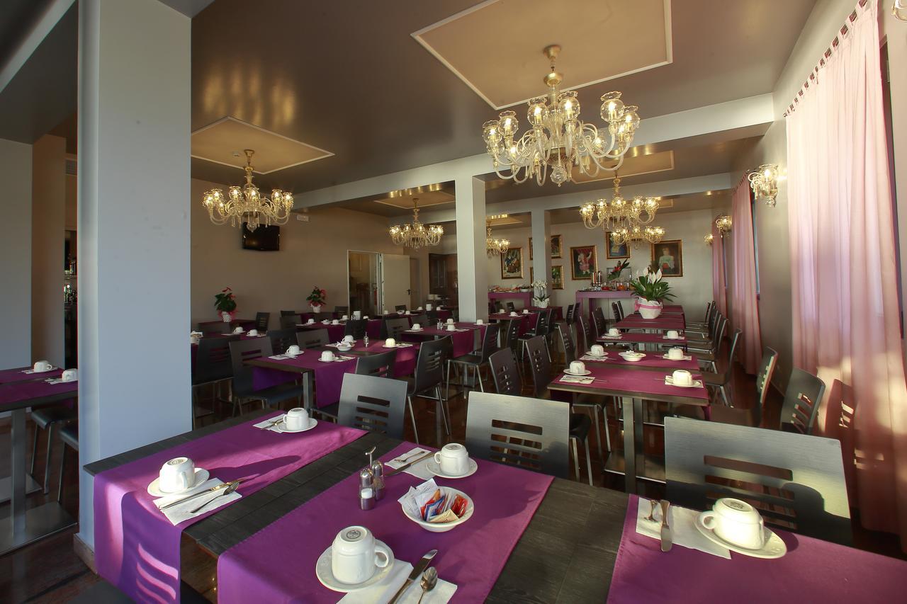 Hotel San Marco Peschiera del Garda Bagian luar foto