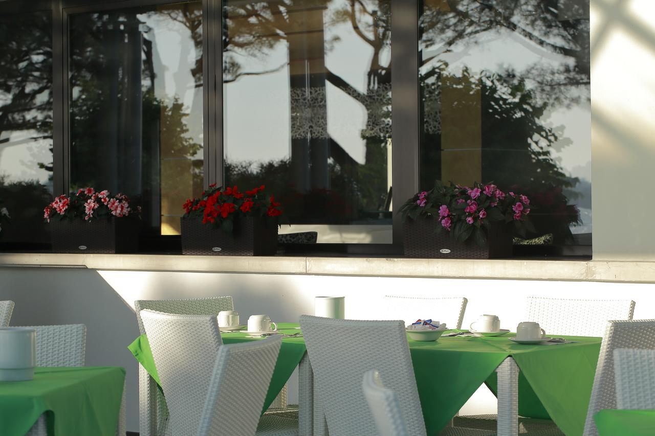 Hotel San Marco Peschiera del Garda Bagian luar foto