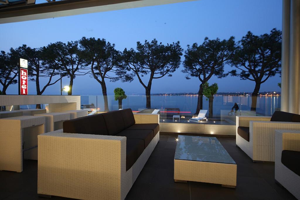 Hotel San Marco Peschiera del Garda Bagian luar foto
